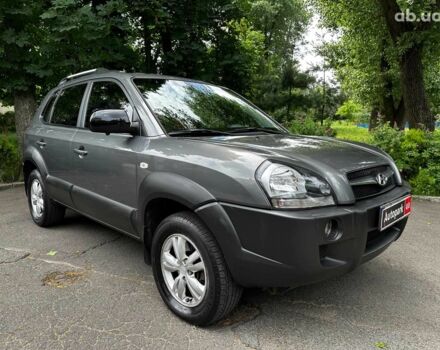 Серый Хендай Туксон, объемом двигателя 2 л и пробегом 145 тыс. км за 10790 $, фото 2 на Automoto.ua