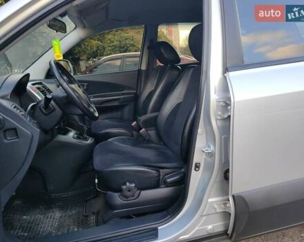 Хендай Туксон 2011 в Сумах на Automoto.ua Серый Хендай Туксон, объемом двигателя 2 л и пробегом 147 тыс. км за 9800 $, фото 8 на Automoto.ua