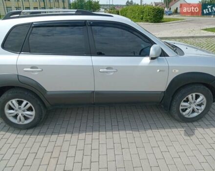 Серый Хендай Туксон, объемом двигателя 1.98 л и пробегом 131 тыс. км за 10650 $, фото 16 на Automoto.ua