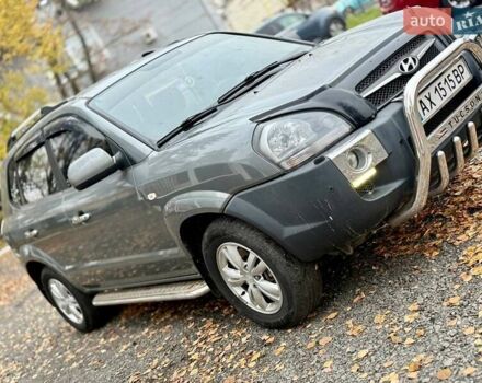 Серый Хендай Туксон, объемом двигателя 2 л и пробегом 92 тыс. км за 10500 $, фото 10 на Automoto.ua