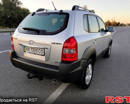 Серый Хендай Туксон, объемом двигателя 2 л и пробегом 263 тыс. км за 8800 $, фото 2 на Automoto.ua
