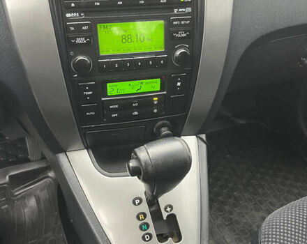 Серый Хендай Туксон, объемом двигателя 1.99 л и пробегом 209 тыс. км за 8200 $, фото 16 на Automoto.ua