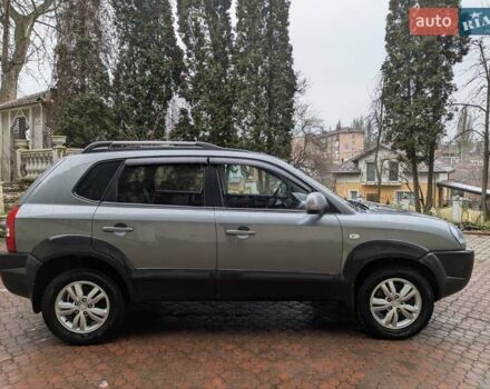 Сірий Хендай Туксон, об'ємом двигуна 1.98 л та пробігом 209 тис. км за 8700 $, фото 2 на Automoto.ua