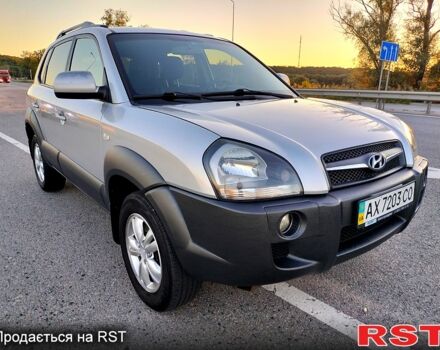 Серый Хендай Туксон, объемом двигателя 2 л и пробегом 263 тыс. км за 8800 $, фото 1 на Automoto.ua
