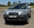 Серый Хендай Туксон, объемом двигателя 1.98 л и пробегом 180 тыс. км за 8500 $, фото 1 на Automoto.ua