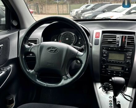 Серый Хендай Туксон, объемом двигателя 2 л и пробегом 150 тыс. км за 9900 $, фото 3 на Automoto.ua