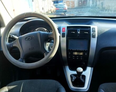 Серый Хендай Туксон, объемом двигателя 2 л и пробегом 178 тыс. км за 10000 $, фото 8 на Automoto.ua