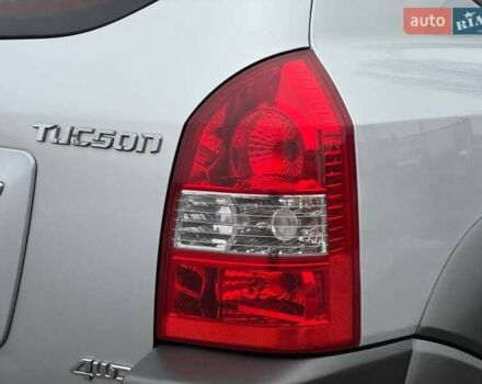Сірий Хендай Туксон, об'ємом двигуна 1.98 л та пробігом 149 тис. км за 9650 $, фото 26 на Automoto.ua
