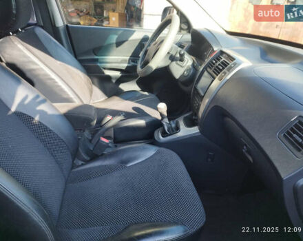 Серый Хендай Туксон, объемом двигателя 2 л и пробегом 168 тыс. км за 9499 $, фото 7 на Automoto.ua