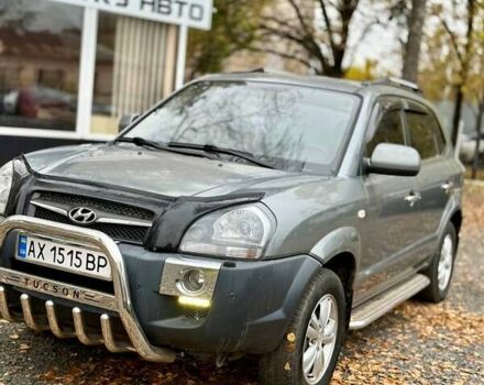 Серый Хендай Туксон, объемом двигателя 2 л и пробегом 92 тыс. км за 10500 $, фото 3 на Automoto.ua