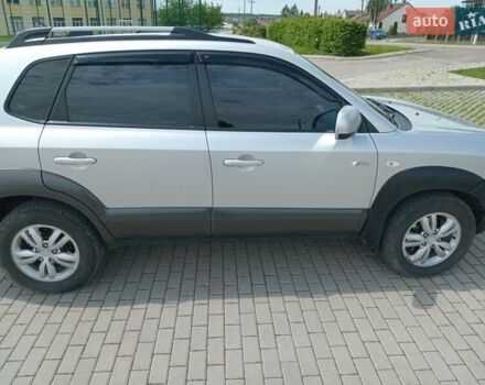 Серый Хендай Туксон, объемом двигателя 1.98 л и пробегом 131 тыс. км за 10650 $, фото 6 на Automoto.ua