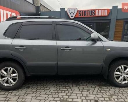 Серый Хендай Туксон, объемом двигателя 1.98 л и пробегом 174 тыс. км за 9500 $, фото 3 на Automoto.ua