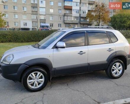 Хендай Туксон 2011 в Сумах на Automoto.ua Серый Хендай Туксон, объемом двигателя 2 л и пробегом 147 тыс. км за 9800 $, фото 15 на Automoto.ua