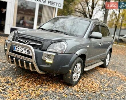 Серый Хендай Туксон, объемом двигателя 2 л и пробегом 92 тыс. км за 10500 $, фото 2 на Automoto.ua