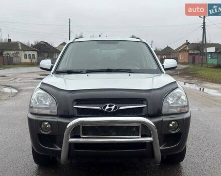 Сірий Хендай Туксон, об'ємом двигуна 1.98 л та пробігом 149 тис. км за 9650 $, фото 3 на Automoto.ua