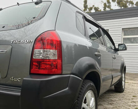 Серый Хендай Туксон, объемом двигателя 1.99 л и пробегом 209 тыс. км за 8200 $, фото 6 на Automoto.ua