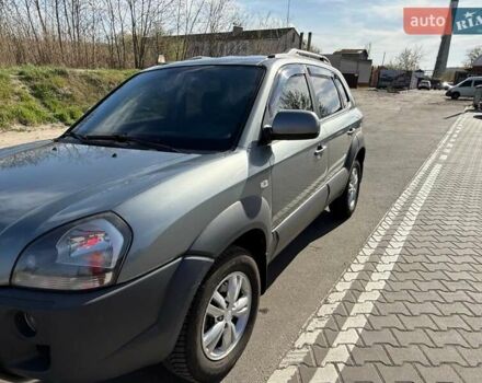 Сірий Хендай Туксон, об'ємом двигуна 1.98 л та пробігом 172 тис. км за 9500 $, фото 5 на Automoto.ua