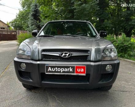 Серый Хендай Туксон, объемом двигателя 2 л и пробегом 145 тыс. км за 10790 $, фото 1 на Automoto.ua