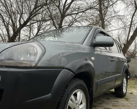 Серый Хендай Туксон, объемом двигателя 1.99 л и пробегом 209 тыс. км за 8200 $, фото 5 на Automoto.ua