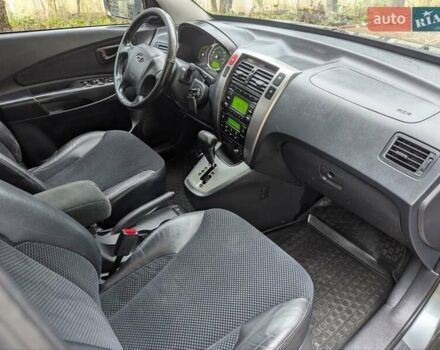 Сірий Хендай Туксон, об'ємом двигуна 1.98 л та пробігом 209 тис. км за 8700 $, фото 15 на Automoto.ua