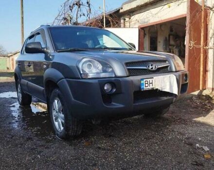 Серый Хендай Туксон, объемом двигателя 2 л и пробегом 168 тыс. км за 9499 $, фото 1 на Automoto.ua