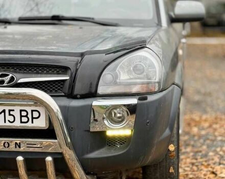 Серый Хендай Туксон, объемом двигателя 2 л и пробегом 92 тыс. км за 10500 $, фото 6 на Automoto.ua