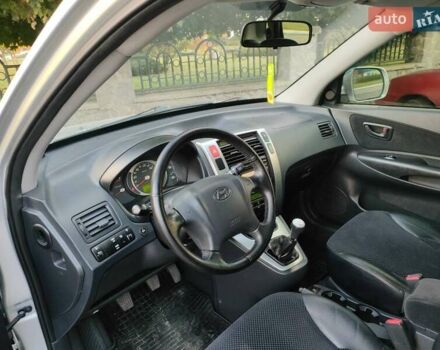 Хендай Туксон 2011 в Сумах на Automoto.ua Серый Хендай Туксон, объемом двигателя 2 л и пробегом 147 тыс. км за 9800 $, фото 11 на Automoto.ua