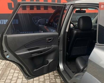 Серый Хендай Туксон, объемом двигателя 1.98 л и пробегом 174 тыс. км за 9500 $, фото 23 на Automoto.ua