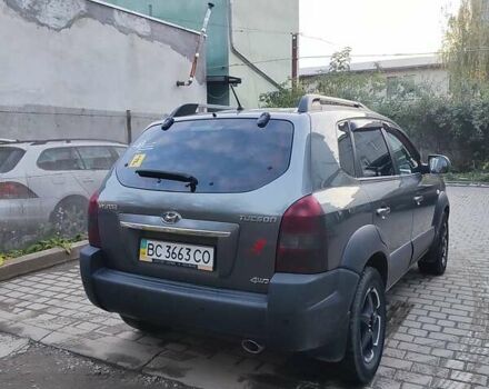 Серый Хендай Туксон, объемом двигателя 2 л и пробегом 255 тыс. км за 9500 $, фото 5 на Automoto.ua