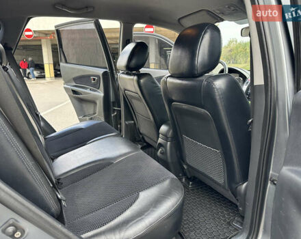 Серый Хендай Туксон, объемом двигателя 2 л и пробегом 165 тыс. км за 11200 $, фото 26 на Automoto.ua