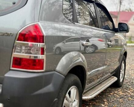 Серый Хендай Туксон, объемом двигателя 2 л и пробегом 92 тыс. км за 10500 $, фото 13 на Automoto.ua