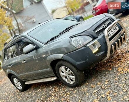 Серый Хендай Туксон, объемом двигателя 2 л и пробегом 92 тыс. км за 10500 $, фото 9 на Automoto.ua