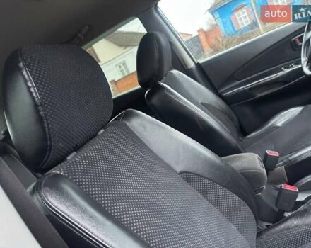 Сірий Хендай Туксон, об'ємом двигуна 1.98 л та пробігом 149 тис. км за 9650 $, фото 19 на Automoto.ua