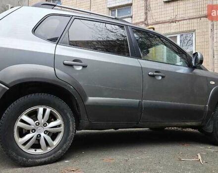 Сірий Хендай Туксон, об'ємом двигуна 1.98 л та пробігом 397 тис. км за 5800 $, фото 16 на Automoto.ua