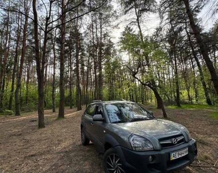 Сірий Хендай Туксон, об'ємом двигуна 1.98 л та пробігом 170 тис. км за 8500 $, фото 15 на Automoto.ua