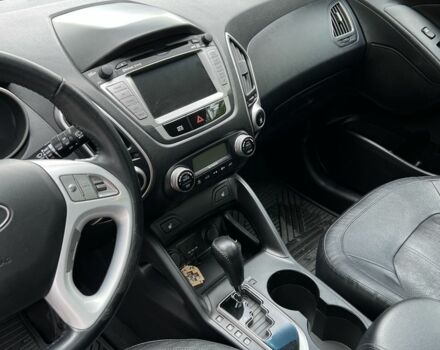 Серый Хендай Туксон, объемом двигателя 2.4 л и пробегом 164 тыс. км за 12500 $, фото 18 на Automoto.ua