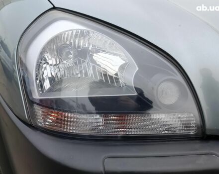 Сірий Хендай Туксон, об'ємом двигуна 2 л та пробігом 148 тис. км за 10390 $, фото 5 на Automoto.ua