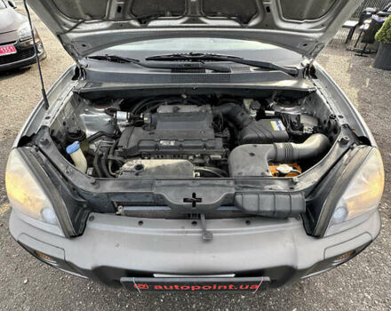 Сірий Хендай Туксон, об'ємом двигуна 1.98 л та пробігом 210 тис. км за 9999 $, фото 37 на Automoto.ua