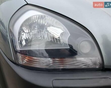 Серый Хендай Туксон, объемом двигателя 2 л и пробегом 148 тыс. км за 10390 $, фото 5 на Automoto.ua