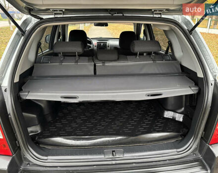 Серый Хендай Туксон, объемом двигателя 1.98 л и пробегом 77 тыс. км за 10500 $, фото 33 на Automoto.ua