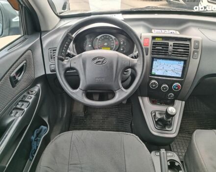 Сірий Хендай Туксон, об'ємом двигуна 2 л та пробігом 148 тис. км за 10390 $, фото 15 на Automoto.ua