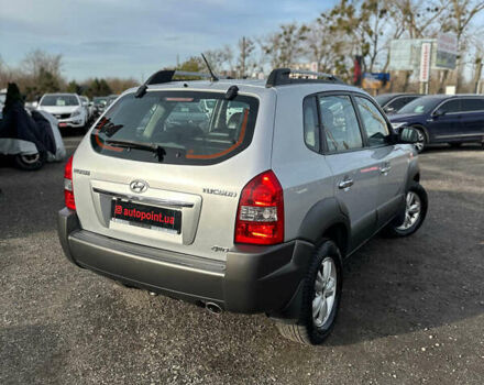 Сірий Хендай Туксон, об'ємом двигуна 1.98 л та пробігом 210 тис. км за 9999 $, фото 7 на Automoto.ua
