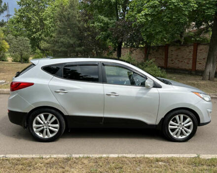 Серый Хендай Туксон, объемом двигателя 2.4 л и пробегом 164 тыс. км за 13200 $, фото 3 на Automoto.ua