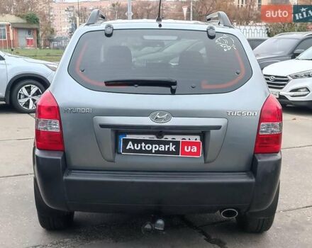 Серый Хендай Туксон, объемом двигателя 2 л и пробегом 148 тыс. км за 10390 $, фото 7 на Automoto.ua