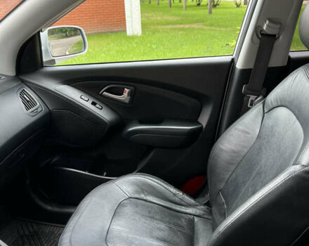 Серый Хендай Туксон, объемом двигателя 2.4 л и пробегом 164 тыс. км за 13200 $, фото 37 на Automoto.ua