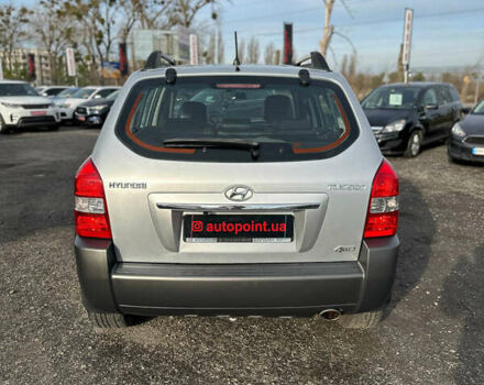 Сірий Хендай Туксон, об'ємом двигуна 1.98 л та пробігом 210 тис. км за 9999 $, фото 10 на Automoto.ua