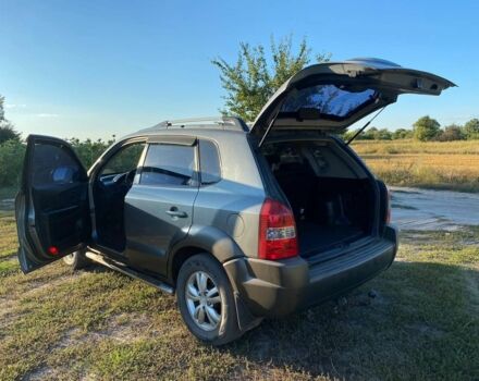 Сірий Хендай Туксон, об'ємом двигуна 2 л та пробігом 256 тис. км за 8900 $, фото 14 на Automoto.ua