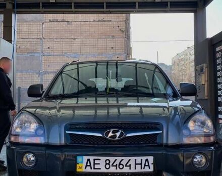 Сірий Хендай Туксон, об'ємом двигуна 1.98 л та пробігом 170 тис. км за 8500 $, фото 2 на Automoto.ua