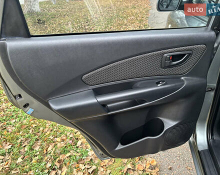 Серый Хендай Туксон, объемом двигателя 1.98 л и пробегом 77 тыс. км за 10500 $, фото 14 на Automoto.ua