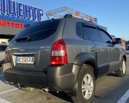 Серый Хендай Туксон, объемом двигателя 2 л и пробегом 127 тыс. км за 10000 $, фото 6 на Automoto.ua